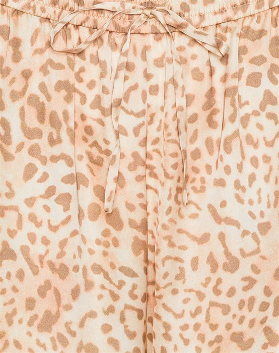 Cora Bukser - Blush Leo